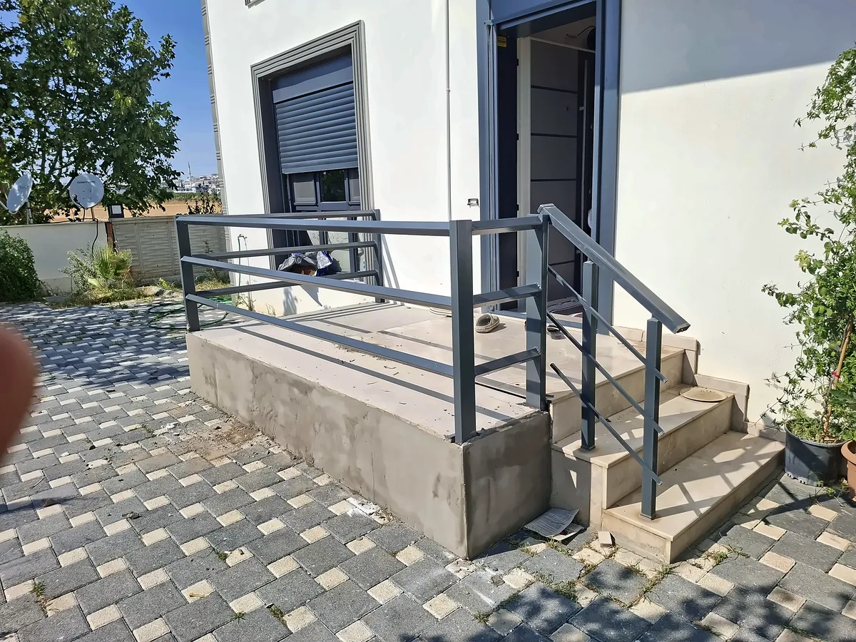 Giriş Merdiveni Korkuluğu